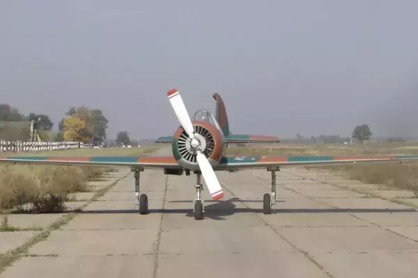 ロシア軍の自爆ドローンが「大戦中のようなプロペラ機」に撃墜される瞬間を公開 実は最適な迎撃方法のひとつ？