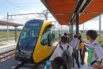 まもなく開業「宇都宮LRT」に乗る 目まぐるしく変わる車窓 こんな路線どこにもない！