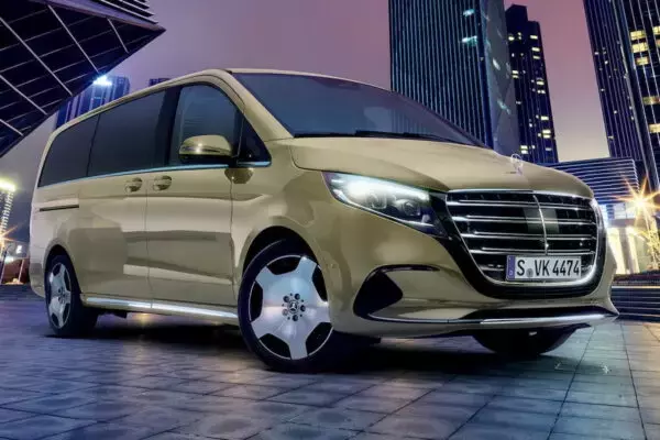 「「商用バンみたい」から一転！「スライドドア高級車」急増したワケ キッカケは“天才的”な一台!?」の画像