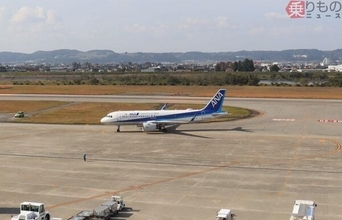 ANA公式が“機齢81年の怪鳥”の姿を激写！ 富山空港に突如出現「博物館級の激レア機」…何しに富山へ？
