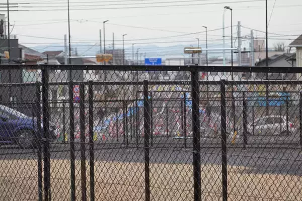 将来は“東京都心まで1本道” 多摩に開通した「未完の大幹線」断絶区間はどれほどできている？ 線路に沿う「道がない！」解消への道のり