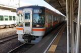 「近鉄王国に殴り込んだJR“俊足”快速のいま 2500円の「高コスパ」列車は新型導入で風向き変わるか」の画像1