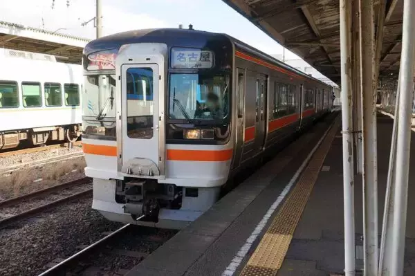 近鉄王国に殴り込んだJR“俊足”快速のいま 2500円の「高コスパ」列車は新型導入で風向き変わるか