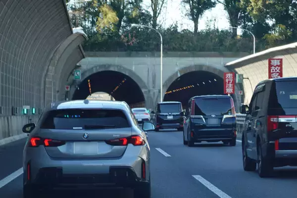 延伸用スペース？ いいえ「ランプをちょん切った跡」です――千葉の「慢性渋滞JCT」30年前の“大手術”の記憶 しかし解消されない“根本原因”