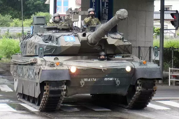 「「74式戦車」もうすぐ退役 丸っこい戦車はもう出ないのか？ カクカクへ変わった合理的な理由」の画像