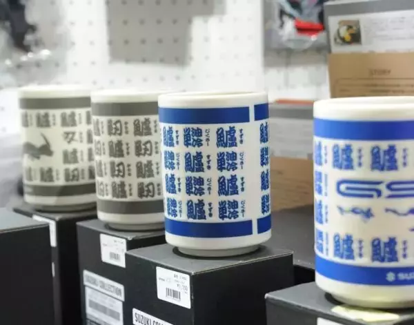 「スズキの食堂インドカレー」まさかの大ヒット!?  車は安くてもレトルトカレーは高い！ 理由に「インド進出40年の歴史」が詰まってる!?