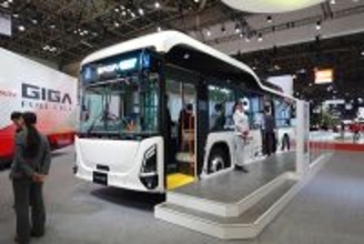 いすゞ新型路線バス「エルガEV」ついに販売開始！ 日本初“段差ゼロのEVバス”