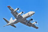 「自衛隊機が「中国海軍の巨艦」を激写！ 空母のような外観を上空から捉える 沖縄本島と宮古島の間に出現」の画像1