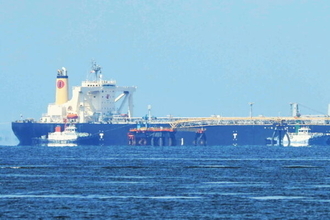 封鎖下のホルムズ海峡を突破・帰国した巨大タンカー「出光丸」！ イラン大使館も称えた“70年前の歴史的事件”とは
