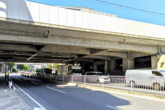 さいたまの中心で「JR線を貫通する東西道路」の“車線絞り渋滞”6月解消へ 駅のところだけ2車線→ついに4車線化 新商業施設とセット!?
