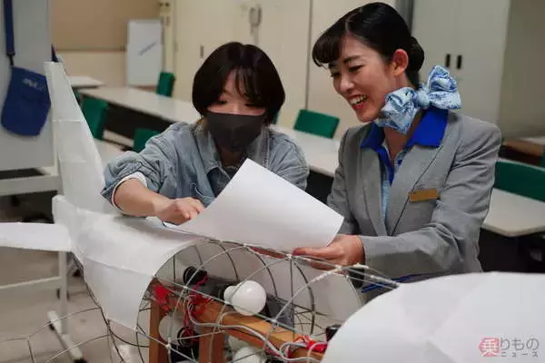 「伝説の「ANAのジャンボ機」超絶リアルなねぶたに転生？ 「そこまでやるか！」な精巧ぶり…制作風景も圧巻」の画像