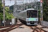 「東急の「アラフォー電車」が西武に“転職”！ 2年間の改造で何が変わった？ 「市松模様の新顔」に乗ってみた」の画像1