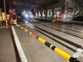 踏切が鳴ってから電車が来るまで「35秒」の法則！ イライラを防ぐ“賢い踏切”の裏側