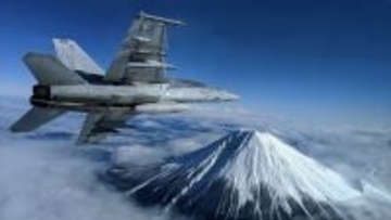 飛行機は「富士山に近づかない」が鉄則、なぜ？ 恐ろしさを知らしめた過去の大事故とは？