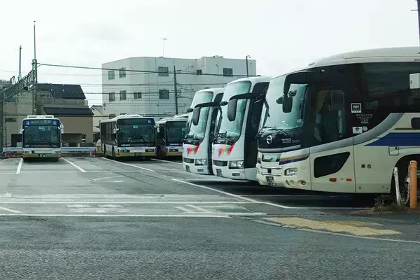 「「遅延が許されない社会」バス事業者の苦心 “雪だるま式”に拡がる影響 「働き方改革」が与えた影とは」の画像