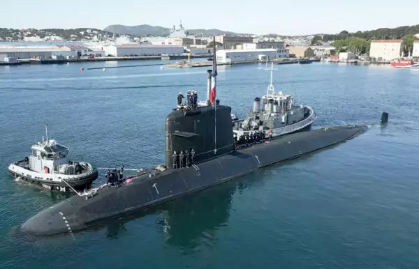 世界初の“ニコイチ潜水艦”無事に任務を完了し退役へ！ まさかの方法で「奇跡の復活」を遂げた艦
