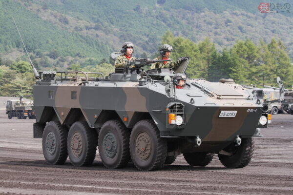 ついに総火演デビュー！ 陸自の最新装甲車「AMV」800両超えの大量調達、派生型も間もなく登場か？
