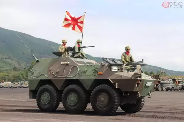 「ついに総火演デビュー！ 陸自の最新装甲車「AMV」800両超えの大量調達、派生型も間もなく登場か？」の画像