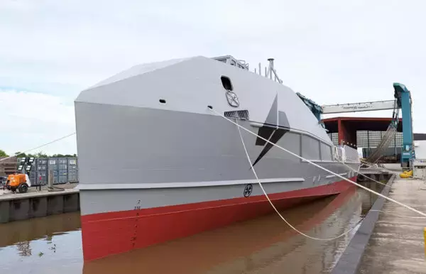 米海軍向け「次世代無人艇」ついに航行開始！“ミサイル駆逐艦超え”のミサイル搭載も可能な「マローダ」海上での姿を公開