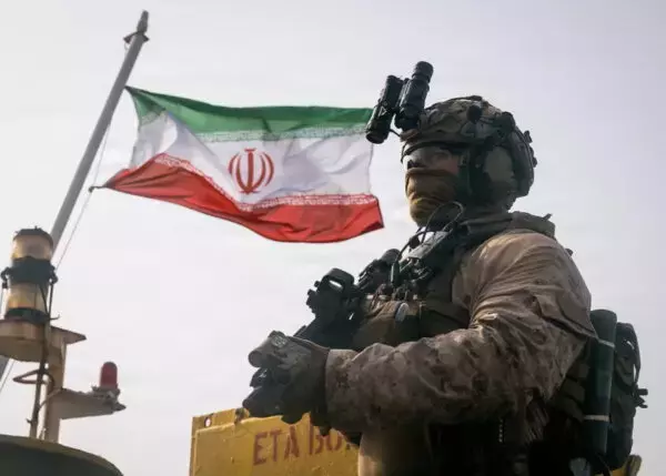 米軍特殊部隊がタンカーを強襲！ 緊迫の様子を動画で公開 イラン海上封鎖の最前線とは？