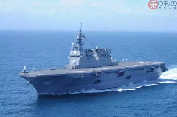 空母のような「巨大護衛艦」が爆速で熊本へ “海上物流拠点”となった様子が公開 ヘリ多数を同時に運用