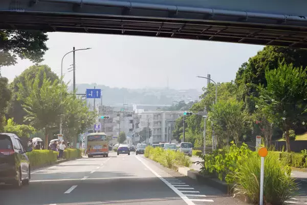 横浜「山の上の快走路」が市街地へ下りてくる日は!? 戸塚をズバッと“横断するはず”のルート ――“橋の架け替えだけ”佳境へ