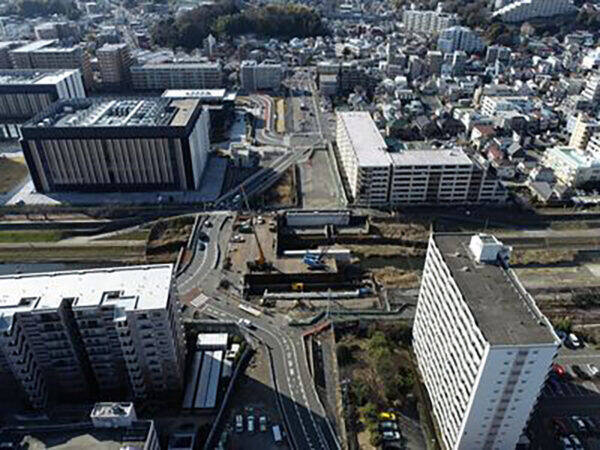 横浜「山の上の快走路」が市街地へ下りてくる日は!? 戸塚をズバッと“横断するはず”のルート ――“橋の架け替えだけ”佳境へ