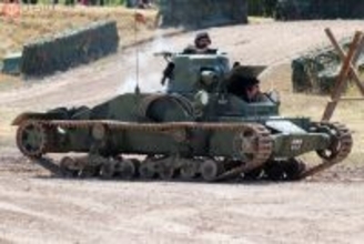 カッチカチの重装甲なのに火力は「機関銃1丁」だけ!? 英国の「極端すぎる歩兵戦車」が生まれた切実な事情