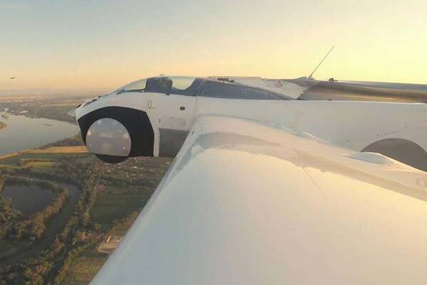 実在したぞ「空飛ぶスポーツカー」！  ボタン一つで飛行機へウイィンと変形 国から認可