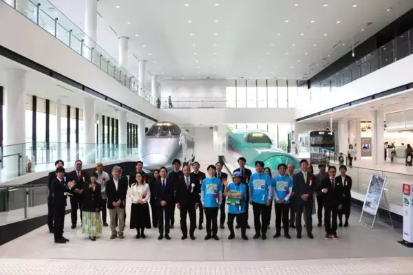 四国を走る「世界唯一の乗り物」に乗車するツアーがグランプリに！ 「日本一の鉄道旅行」オブザイヤー表彰式が開催