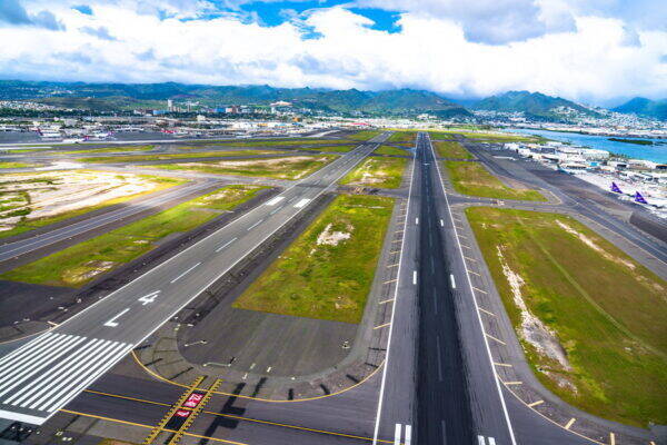 滑走路のナゾ数字「34L」って何？「ABCD」「東西南北」じゃない理由 意外すぎる修正事情も