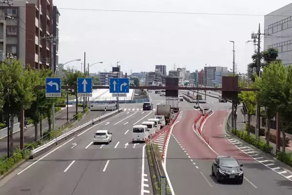 かつては「渡るのに2時間!?」ハチャメチャに渋滞した橋が大変貌中！ 工期16年いま後半戦 貴重な多摩横断ルートどう変わる