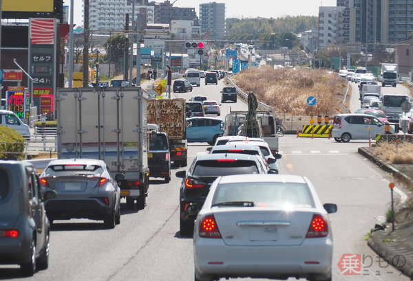 休日に運転すると渋滞が多い気がします。「サンデードライバー」が原因でしょうか。うまく回避する方法はあるのでしょうか。
