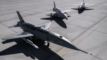 戦闘ドローンから空対空ミサイルを発射！「有人×無人機連携」実現なるか？ “未来の航空戦”が劇的チェンジへ