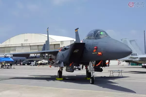 日本初配備 米軍「F-15E」戦闘爆撃機やってきた 東アジアに“睨み” 空自F-15Jとどう違う？