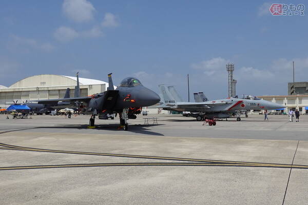 日本初配備 米軍「F-15E」戦闘爆撃機やってきた 東アジアに“睨み” 空自F-15Jとどう違う？