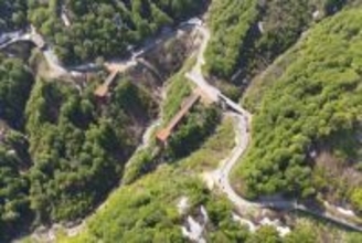 「橋が谷に落ちた国道」今年も再開通へ ただし通行規制あり 厳冬と闘う福島‐新潟の“秘境”ルート