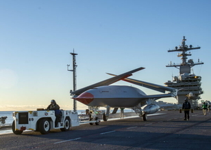 世界初「空母向け無人給油機」ついに生産開始！ 艦載機の無人化で米海軍の戦闘能力はどう変わる？