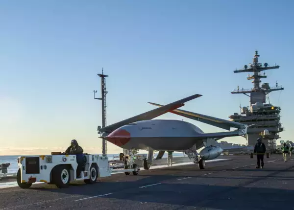 世界初「空母向け無人給油機」ついに生産開始！ 艦載機の無人化で米海軍の戦闘能力はどう変わる？