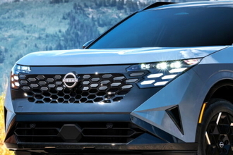 コイツが新型「エクストレイル」に！ 北米向けモデルが一足先にモデルチェンジ 全車ハイブリッド＆4WD