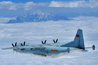 中国軍の新型機？ 航空自衛隊が太平洋上で緊急対応した情報収集機の正体「従来と異なるタイプ」
