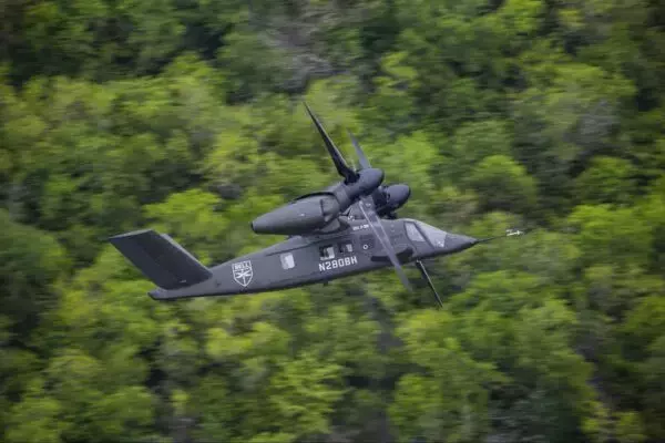 米陸軍の“不屈の戦士”が50年ぶり復活！ 因縁の名を継ぐ新型チルトローター機 「II」に込められた空軍への「意趣返し」とは