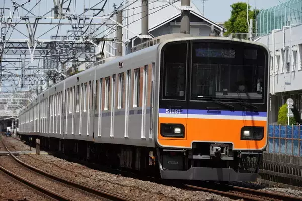 「顔パス改札」ついに都内上陸！ 東武最大のターミナルに15日導入 既存機に“後付け”で実現