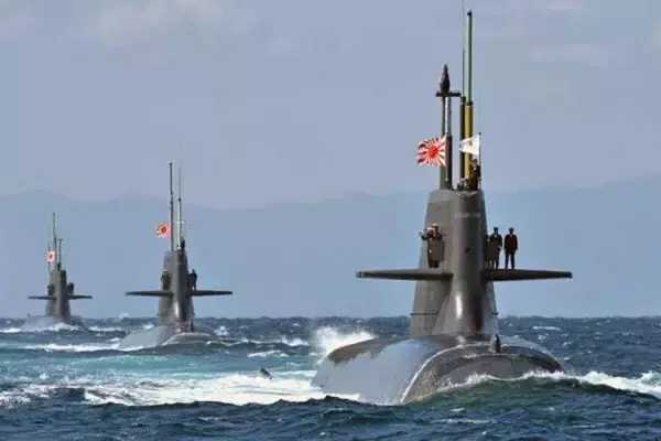 なり手がいない！無人の「潜水艦」日本も導入へ？ 攻撃も可能な“特大サイズ無人機”世界で開発競争