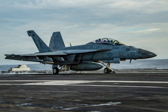 米海軍向け「未来の戦闘機」契約メーカーまだ決まりません！ 選定が遅れるワケと海軍の要望は？