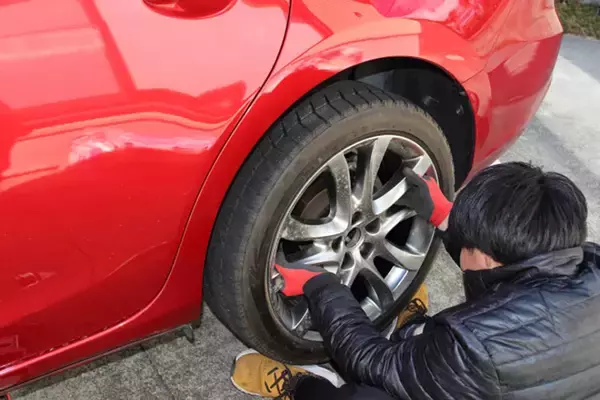 「やってはいけない」スタッドレスタイヤの保管方法とは？ ノーマルタイヤとも違う？ 寿命を縮めないためには