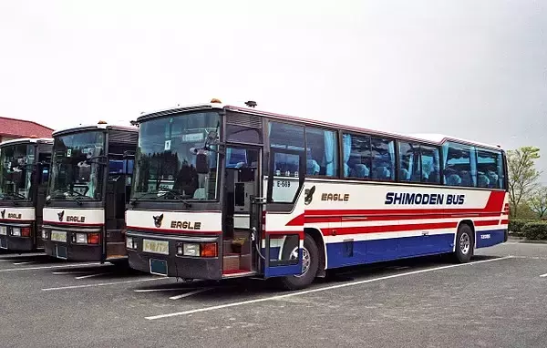 「なんで海外で日本の路線バスが!?」20年走ってもまだまだ現役 地球の裏側で送る“第2の人生” 世界が惚れ込む“日本クオリティ”の正体とは