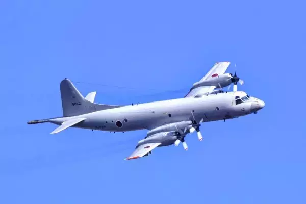 海自が初確認！ 中国海軍の「最新ステルス艦」を上空から捉えた画像が公開 クルクル回る新型レーダーを搭載