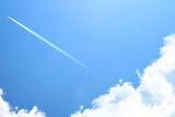 「「飛行機雲＝排ガス」って本当？ 空の上で起きている自然変化と、「飛行機雲が長く残ると雨が降る」説は信じてイイの？」の画像2