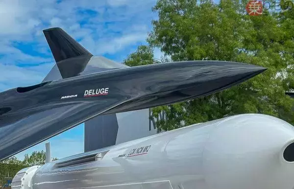 欧州版 自爆ドローン兵器登場！ 大量に送り込むのが大事？ フランスの考える戦法とは
